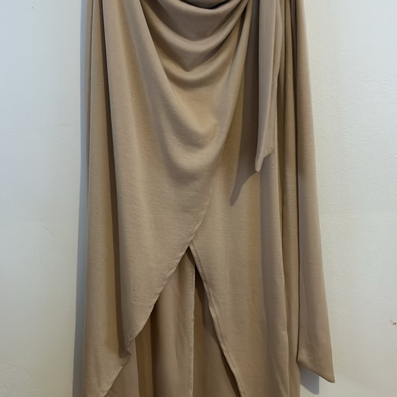 LBLC, XS Tan Dress - Picture 3 of 3